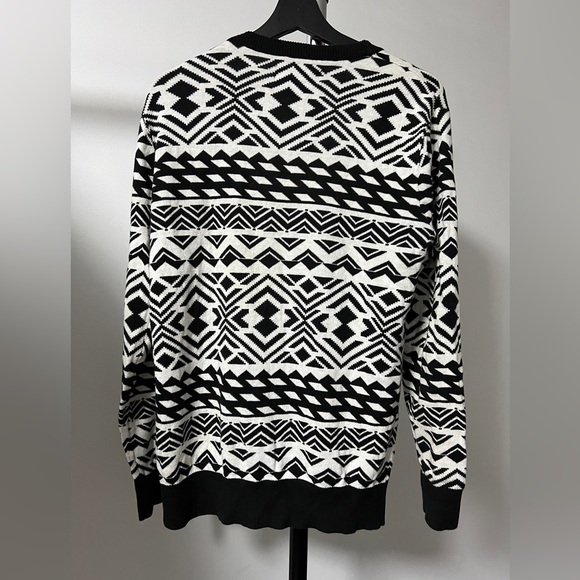 21 Men Knit V-neck Geometric Print Cardigan Sweater Black n’ White - Picture 3 of 3
